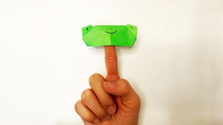 かわいい カエル の簡単な折り紙 よく飛ぶカエルから平面のカエルの作り方まで サンキュ Kosodate かわいい カエル の簡単な折り紙 よく飛ぶカエルから平面のカエルの作り方まで サンキュ Kosodate