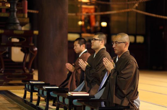 京都,千オン寺,京都,日本で祈る僧侶