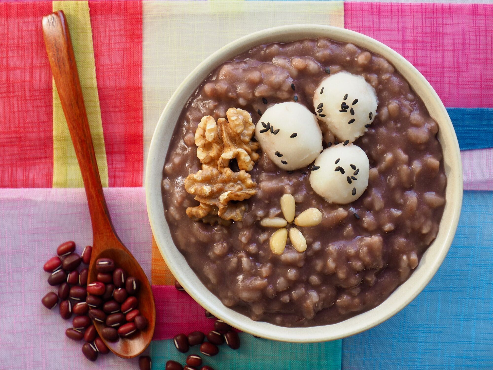 韓国料理 赤いおかゆと餅