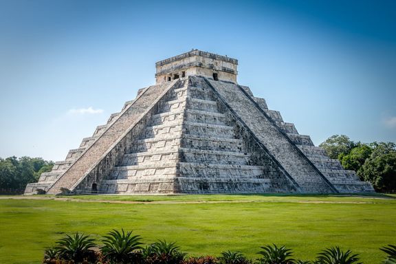 ククルカンのマヤ寺院ピラミッド - チチェン・イツァ、ユカタン、メキシコ