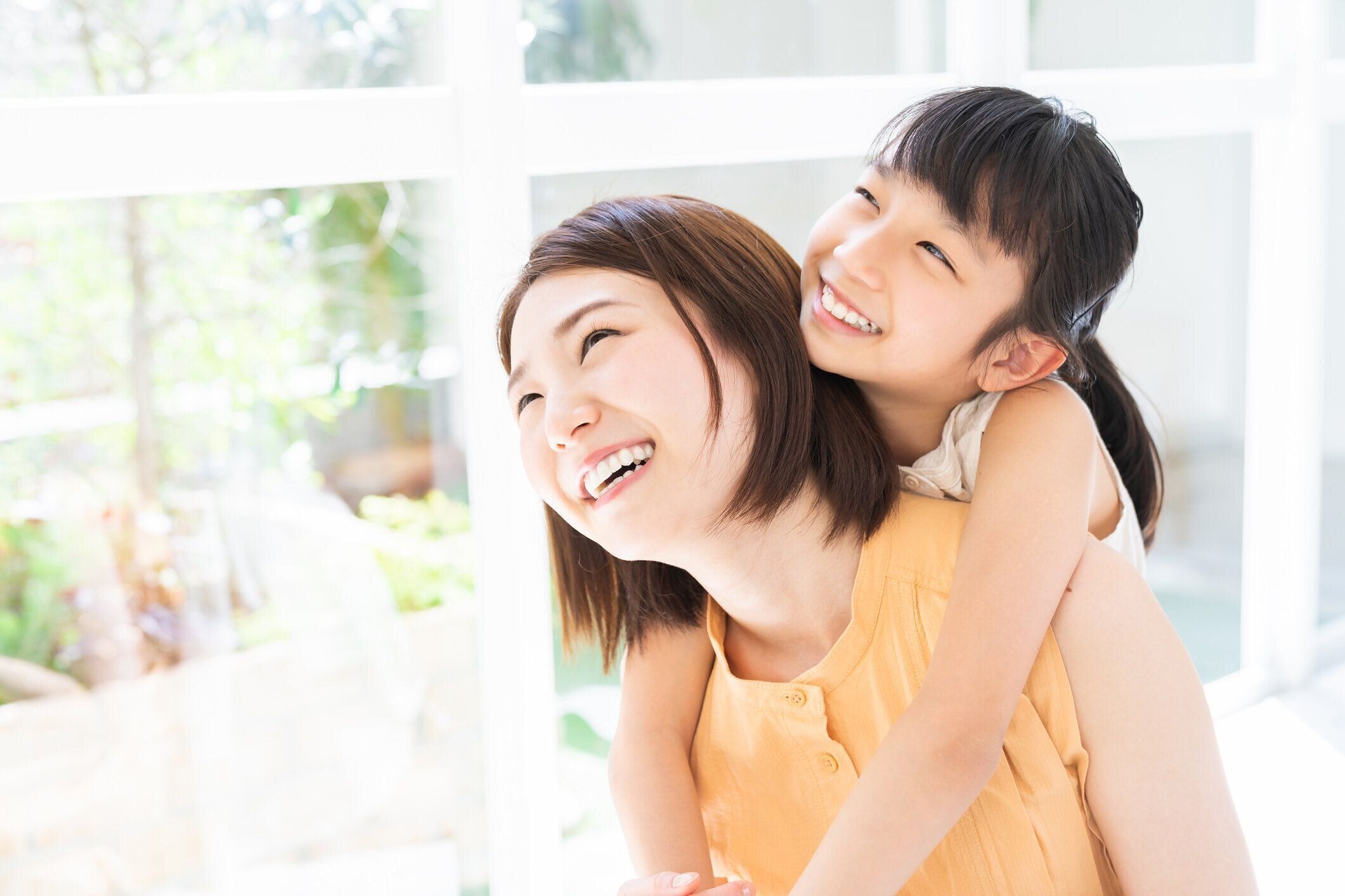 アジアの母と娘