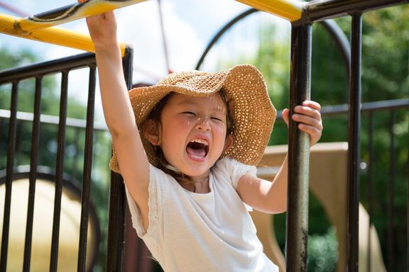 遊ぶ少女の公園