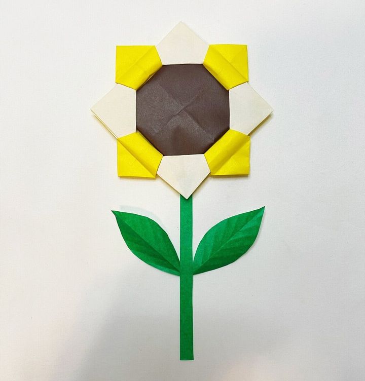 かわいい メダル の簡単な折り紙 お花のメダルやそのアレンジ方法まで サンキュ Kosodate かわいい メダル の簡単な折り紙 お花のメダルやそのアレンジ方法まで サンキュ Kosodate