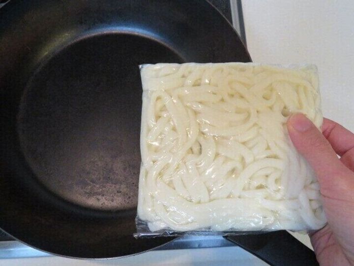 中途半端に残る生うどん!フライパン1つでいつもと違う味にする方法3