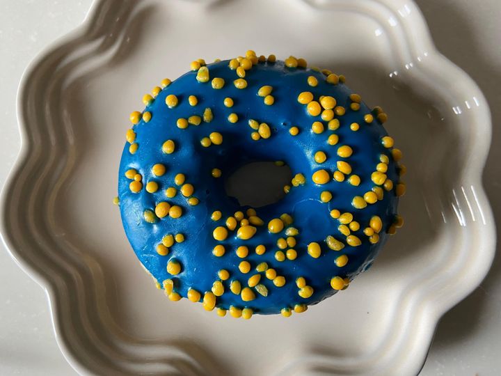 衝撃 Ikeaカラーの青いドーナツをおそるおそる食べてみた サンキュ Style 衝撃 Ikeaカラーの青いドーナツをおそるおそる食べてみた サンキュ Style