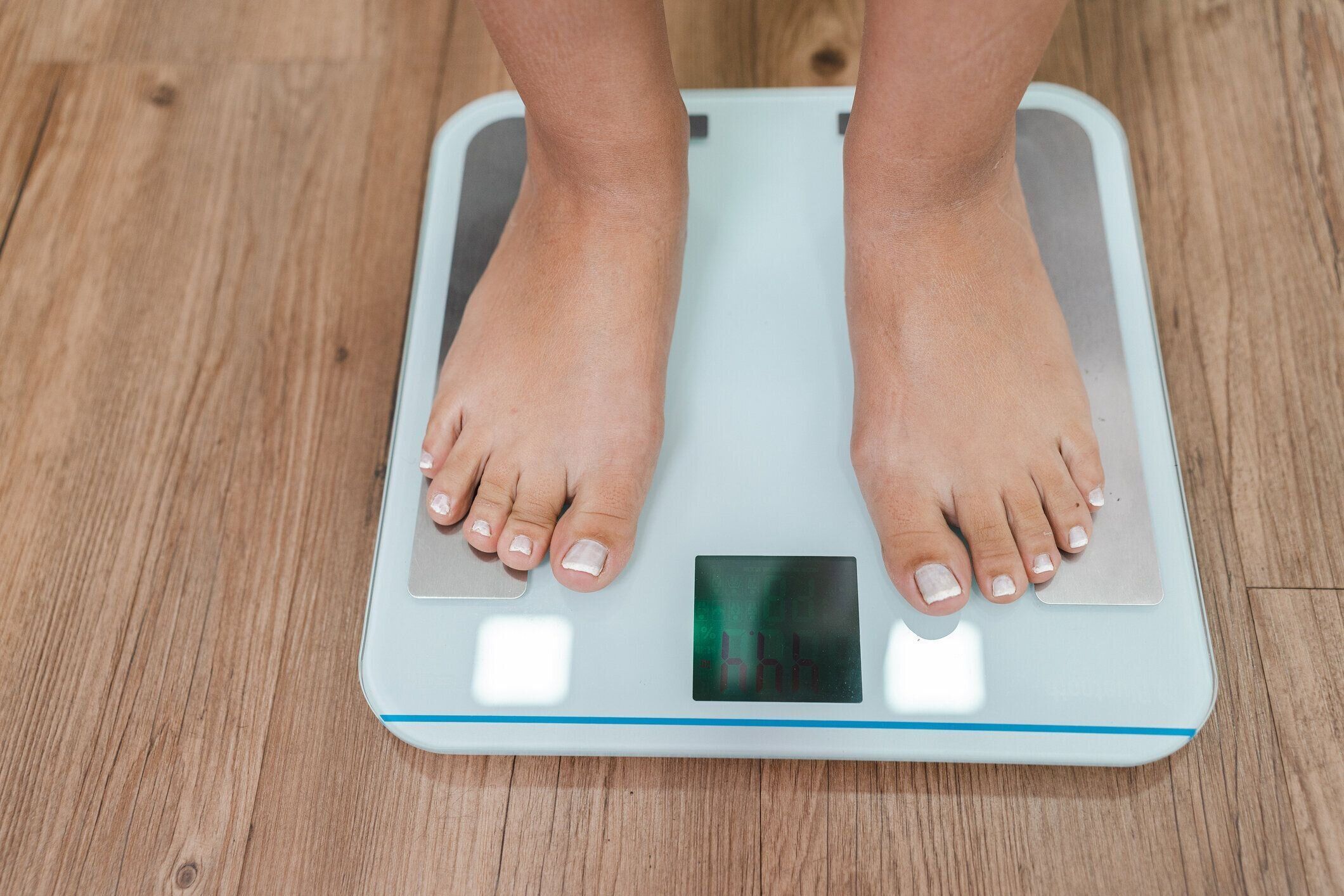 彼女のオフィスでクライアントに出席する栄養士