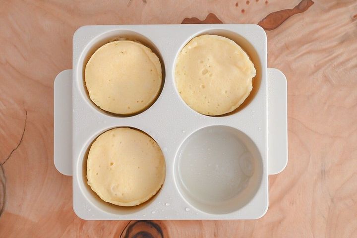 加熱した仕切り付きパンケーキメーカー