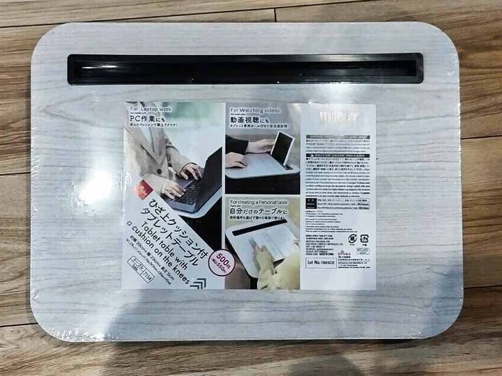 DAISO ひざ上クッション付タブレットテーブル