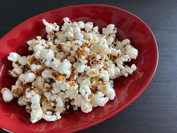 出来立て最高 家族で盛り上がろ ホットプレートで簡単バター醤油ポップコーンレシピ サンキュ Style 出来立て最高 家族で盛り上がろ ホットプレートで簡単バター醤油ポップコーンレシピ サンキュ Style