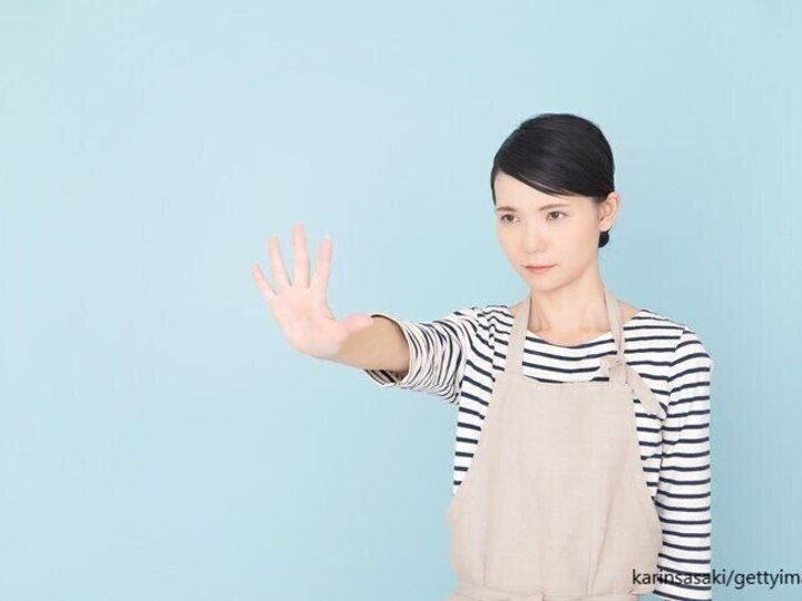 ストップする女性