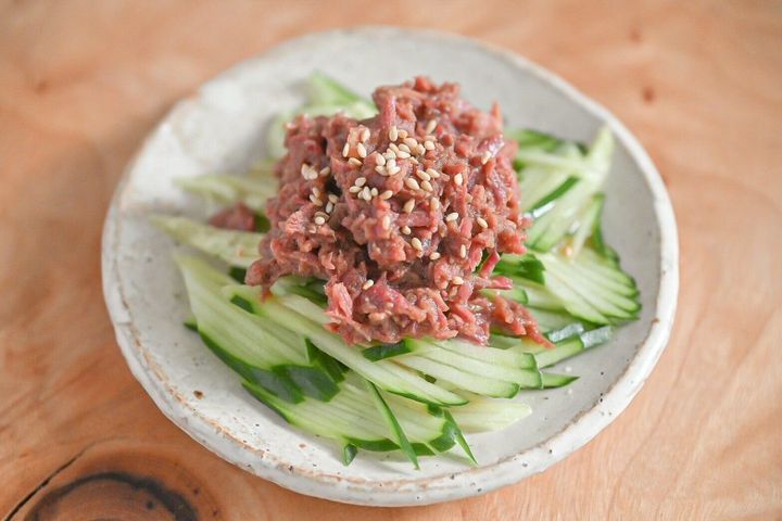 コンビーフユッケ風