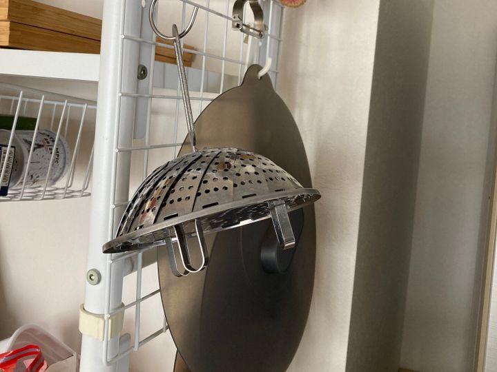 吊り下げられた蒸し器