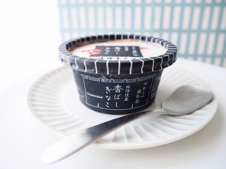 シャトレーゼ「白州名水かき氷Premium やわらか練乳氷 香ばしきなこ 北海道産あずき&黒蜜」商品写真