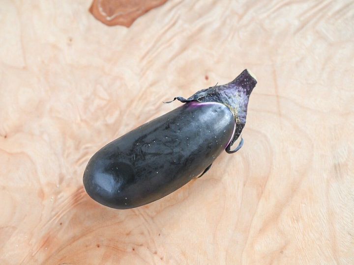テーブルにのったなす