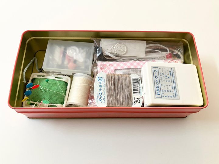 いつもは見ない裁縫箱の中もチェック