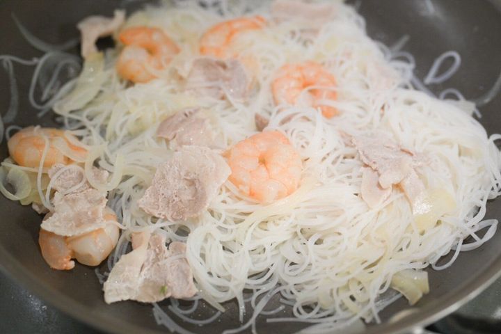 調味料を入れる前のビーフン