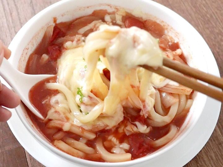 トマトチーズうどん