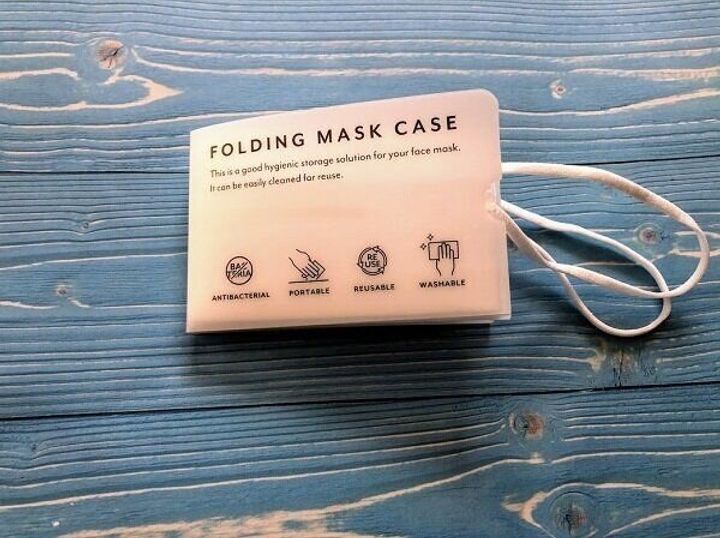 マスクケースを4つ折り