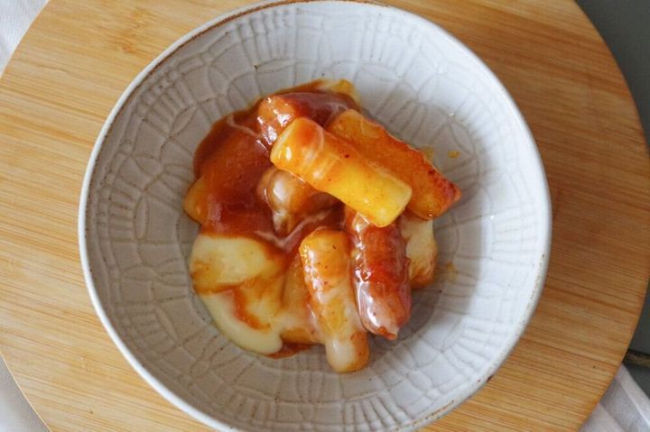 【セブン】とろ~りチーズと旨辛味が絶妙!おうち居酒屋風「冷凍食品」を暑い日・疲れた日の一品に