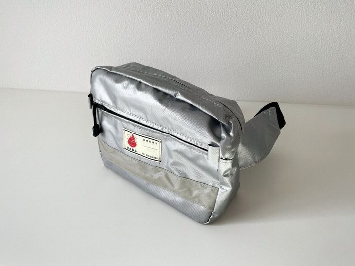 ウエストポーチ