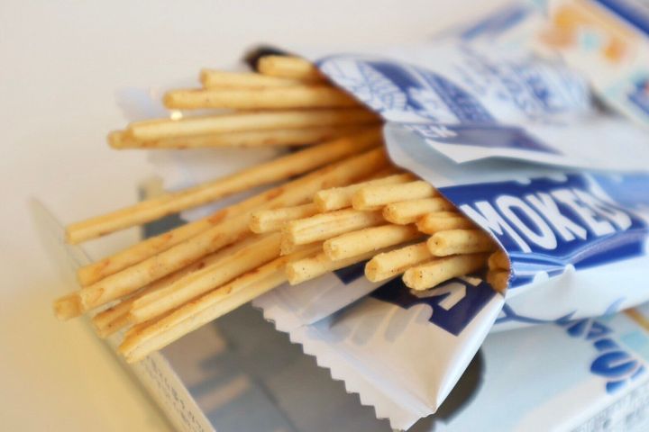 おつまみプリッツ燻製チーズ味中身