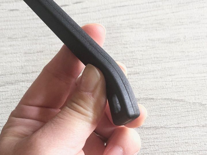 柄がしなる