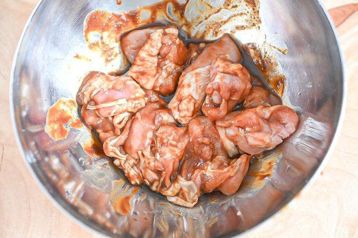下味をつけたもも肉