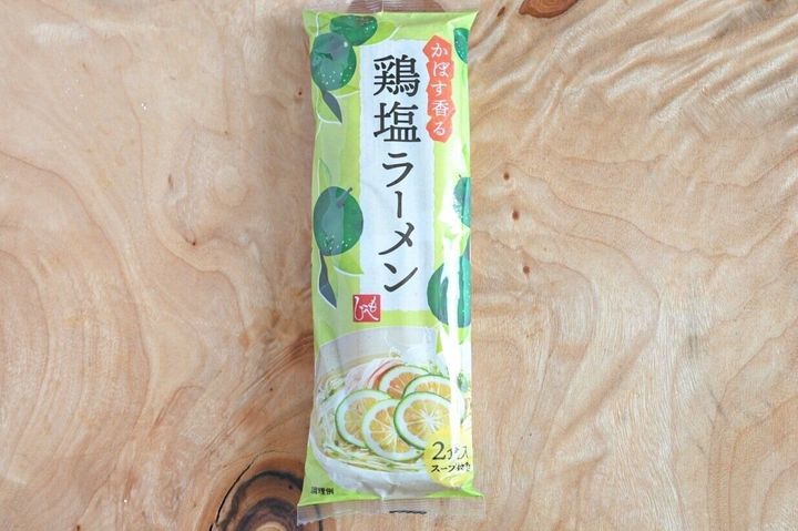 鶏塩ラーメンのパッケージ