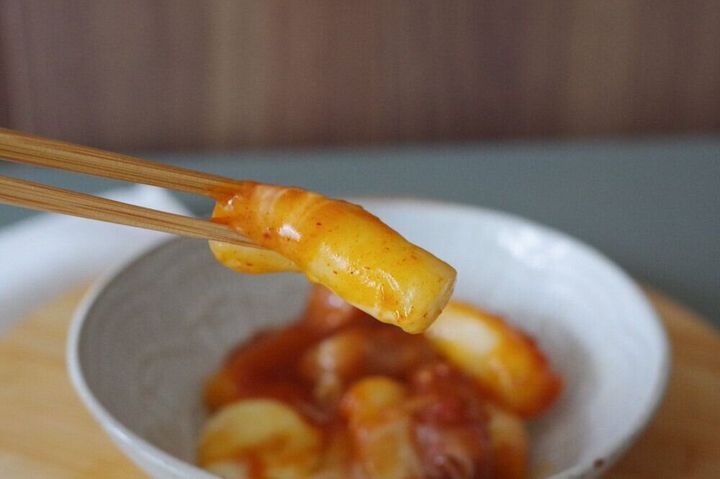 【セブン】とろ~りチーズと旨辛味が絶妙!おうち居酒屋風「冷凍食品」を暑い日・疲れた日の一品に