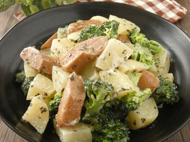 じゃ芋とウィンナーのホットサラダ