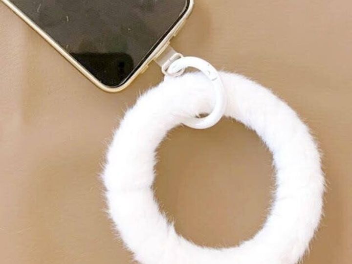 ダイソー エコファーバングル スマホ