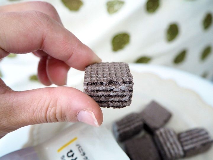 無印良品「ひとくちブラックウエハース バニラクリーム」商品写真