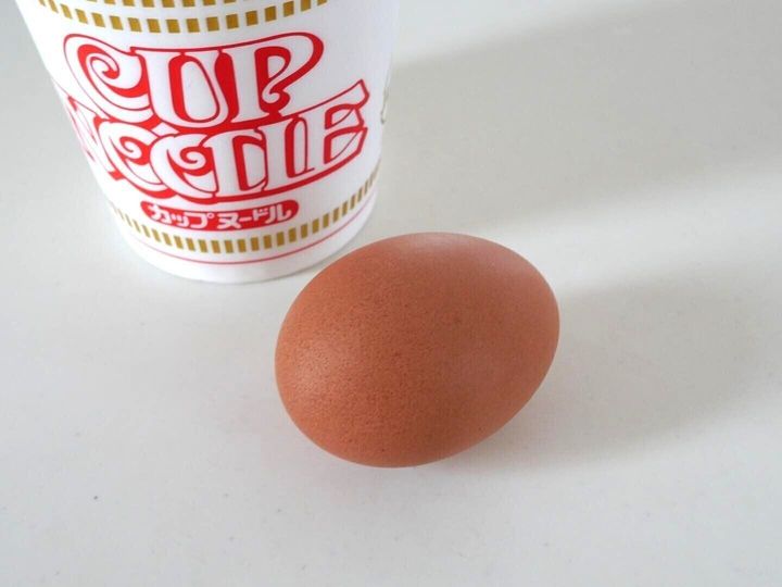 カップヌードルと卵