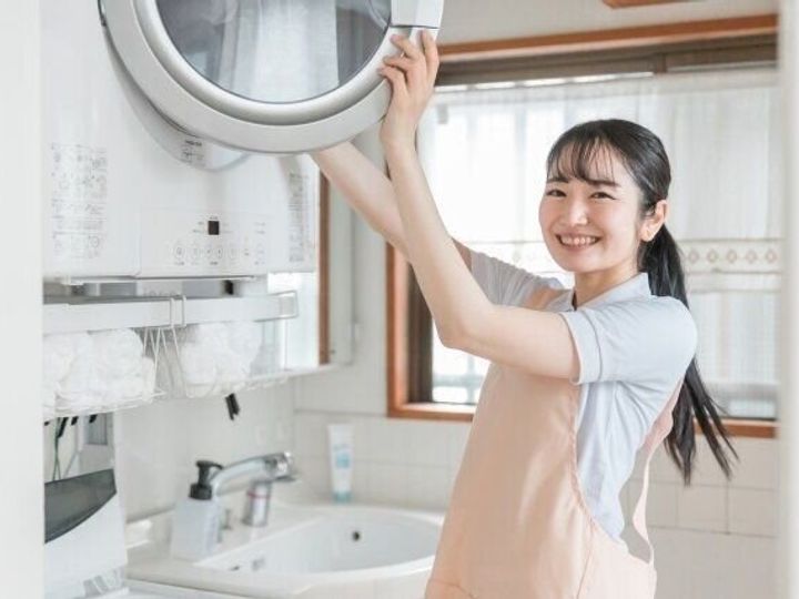 家事に勤しむ女性