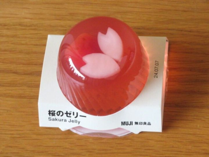 「桜のゼリー」（税込290円）