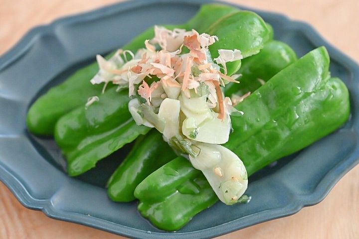 冷やしピーマンのにんにく辣油のせ