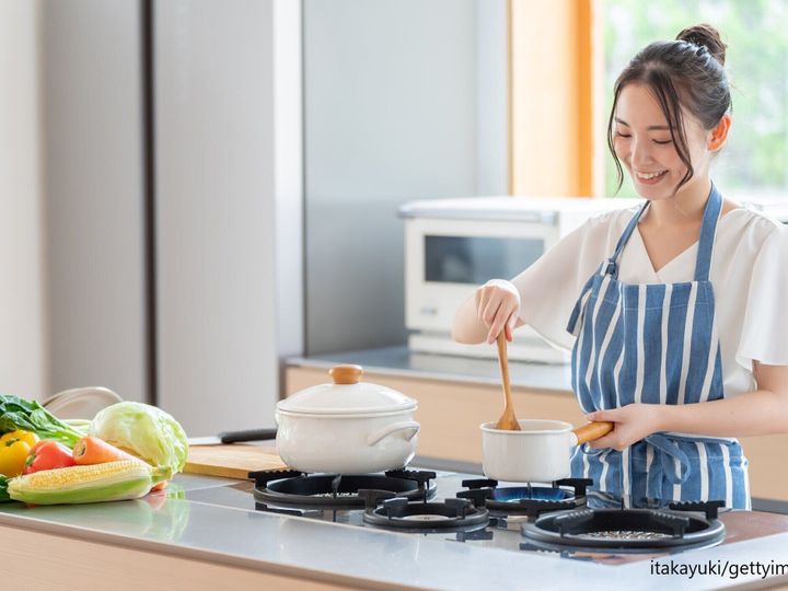 家事をする女性