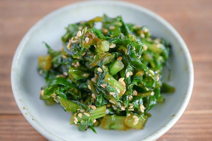 皿に盛られた大根の葉のふりかけ