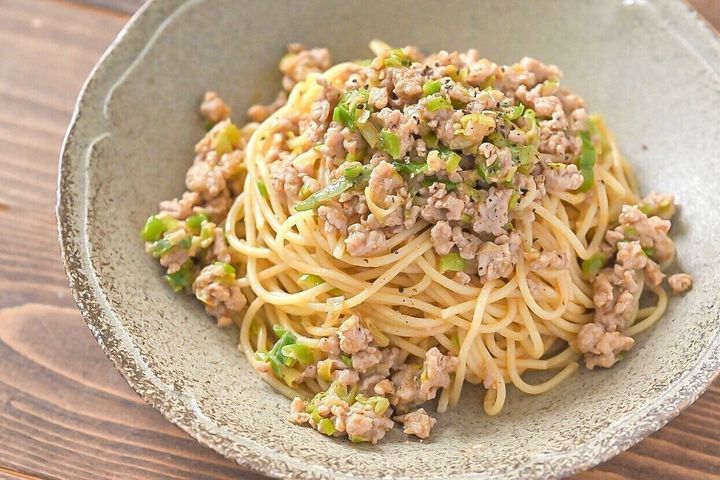 皿に盛られた胡麻担々パスタ