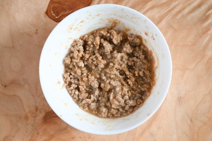 皿に入った肉みそ