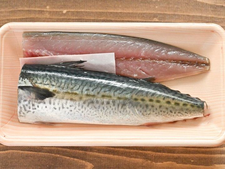 食品トレーにのったさばの切り身