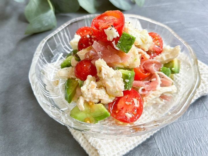 モッツァレラチーズサラダ