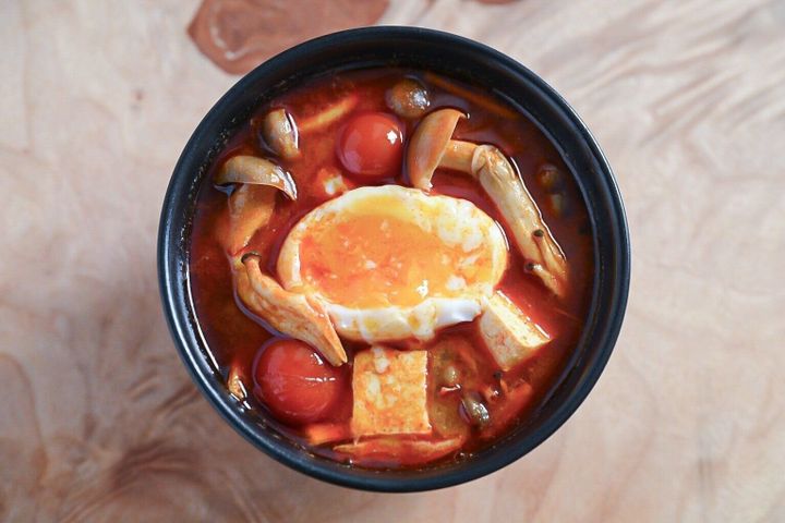 卵をのせたトムヤムクン