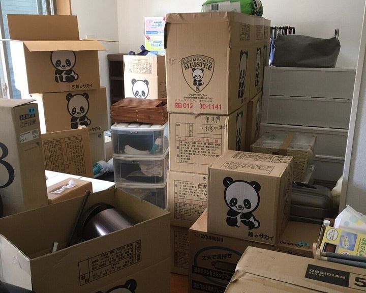 段ボールだらけの部屋