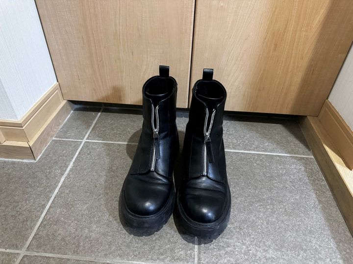 3.GUの「フロントジップブーツ+E」