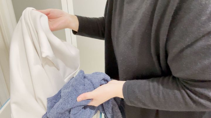 洗濯物を仕分ける