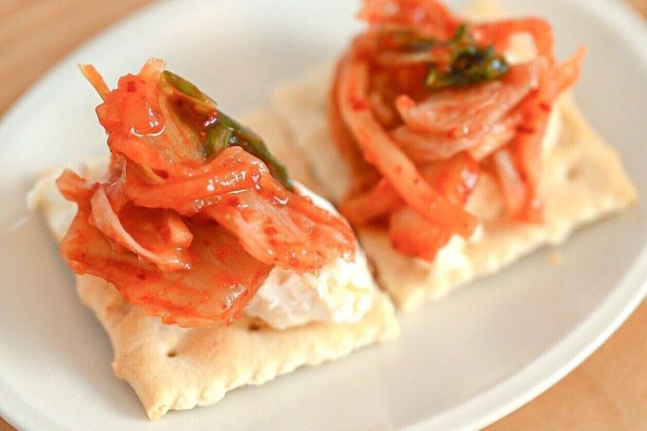 キムチとカマンベールチーズのカナッペ