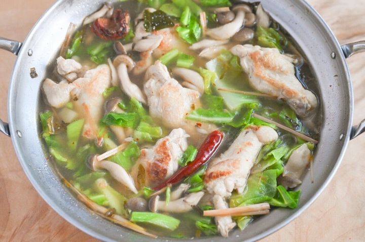 スータイ タイ風ハーブ鍋