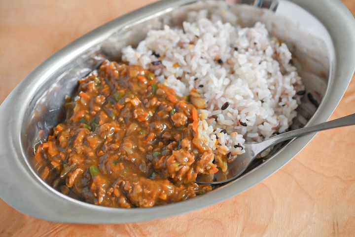 皿に入ったドライカレー