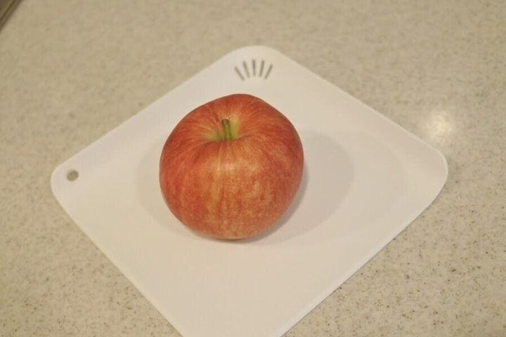ダイソー りんごの皮むきが劇的にラクになる りんごカッターが便利すぎる サンキュ Style ダイソー りんごの皮むきが劇的にラクになる りんごカッターが便利すぎる サンキュ Style
